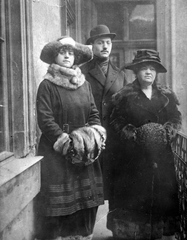 1922, Fortepan, fashion, hat, courtyard balcony, women, man, Fortepan #20645