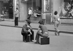 Hungary, Budapest V., Váci utca, a felvétel az 1-3. számú ház előtt készült., 1980, Kereki Sándor, Budapest, sitting, attaché case, youth, Fortepan #206478