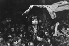 Magyarország, Budapest X., Albertirsai (Dobi István) úti vásárterület, a felvétel a Szolidaritási Rock Fesztiválon készült., 1978, Kereki Sándor, szikla, koncert, fiatalság, Budapest, Fortepan #206541