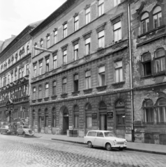 Magyarország, Budapest VII., Dembinszky utca, szemben középen a 21-es számú ház., 1974, FŐFOTÓ, Trabant 601, Budapest, Fortepan #206560