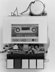 Magyarország, a Budapesti Rádiótechnikai Gyár (BRG) MK 42-es sztereó kazettás magnetofon szerkezetének részlete., 1972, FŐFOTÓ, magnetofon, kazetta, Fortepan #206563