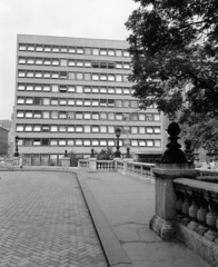 Hungary, Budapest V., Szent István tér, szemben a 11. számú épület a Magyar Külkereskedelmi Bank székháza, jobbra a Hercegprímás (Alpári Gyula) utca., 1974, FŐFOTÓ, Budapest, Fortepan #206623