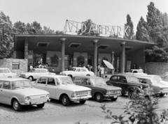 Magyarország, Budapest XIV., Állatkerti körút, a Vidámpark főbejárata., 1975, FŐFOTÓ, rendszám, vidámpark, Budapest, Opel Olympia 1950, Moszkvics 412, Skoda 100, Fiat 125, FSO Warszawa, Fortepan #206692