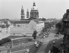 Magyarország, Budapest V., kilátás a Bazilika felé, előtérben a József Attila utca - Bajcsy Zsilinszky út sarkán a beépítésre váró lévő üres telek., 1975, FŐFOTÓ, Bazilika, tűzfal, foghíj telek, Budapest, Fortepan #206699