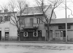 Magyarország, Budapest XI., Fehérvári út, középen a 102-es számú épületben az Apróka Eszpresszó., 1975, FŐFOTÓ, Budapest, Fortepan #206734