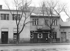 Magyarország, Budapest XI., Fehérvári út, középen a 102-es számú épületben az Apróka Eszpresszó., 1975, FŐFOTÓ, Budapest, Fortepan #206737