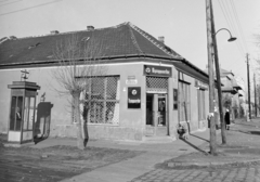 Magyarország, Budapest XIV., Fogarasi út 134., Gyógyszertár a Vezér utca sarkán., 1975, FŐFOTÓ, Budapest, Fortepan #206747