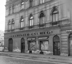 Magyarország, Budapest II., Bécsi út, szemben a Zsigmond tér 8-as számú ház oldalhomlokzata., 1975, FŐFOTÓ, élelmiszerbolt, Budapest, Fortepan #206755