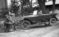 Royal Enfield motorkerékpár és Hispano-Suiza típusú személygépkocsi., 1926, Fortepan, brit gyártmány, motorkerékpár, francia gyártmány, automobil, Royal Enfield-márka, Hispano-Suiza-márka, Fortepan #20676