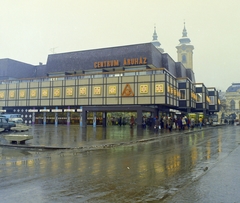 Magyarország, Eger, Zalár József utca, a Centrum Áruház mögött a Dobó István téren álló Minorita templom tornyai., 1975, FŐFOTÓ, színes, Fortepan #206761