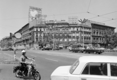 Magyarország, Budapest VI., Oktogon (November 7. tér), balra a Teréz (Lenin) körút), jobbra az Andrássy út (Népköztársaság útja)., 1975, FŐFOTÓ, Budapest, forgalom, Fortepan #206773