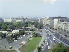 Hungary, Budapest V., Kilátás a budai Vár felé, előtérben az Erzsébet (Engels) tér. Szemben a VOLÁNBUSZ pályaudvar, jobbra a József Attila utca., 1975, FŐFOTÓ, colorful, Budapest, traffic, Fortepan #206782