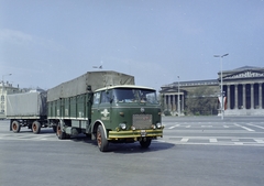 Hungary, Budapest XIV., Hősök tere, háttérben a Szépművészeti Múzeum., 1975, FŐFOTÓ, colorful, commercial vehicle, Skoda-brand, number plate, Volán organisation, Budapest, Fortepan #206786