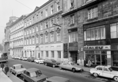 Hungary, Budapest V., Dorottya utca a Széchenyi István (Roosevelt) tér felé nézve, szemben a 13., 11. és 9-es számú ház., 1975, FŐFOTÓ, Budapest, Fortepan #206840