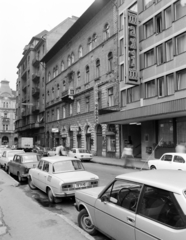 Hungary, Budapest VII., Akácfa utca házsor a Dohány utca és a Rákóczi út között. Jobbra az Emke szálló épületében a Maxim Varieté bár., 1976, FŐFOTÓ, Budapest, Fortepan #206875