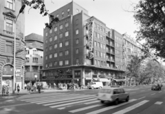 Hungary, Budapest VII., Rákóczi út, szemben a Síp utca sarok és a Verseny Áruház., 1976, FŐFOTÓ, Budapest, crosswalk, Fortepan #206913