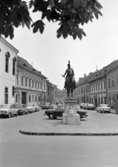 Hungary, Budapest I., Szentháromság utca, szemben az Úri utca, középen Hadik András lovasszobra (ifj. Vastagh György, 1937.)., 1976, FŐFOTÓ, Budapest, Fortepan #207010