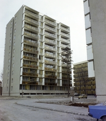 Magyarország, Budapest XVI., Barbara utca, szemben a Zsélyi Aladár utca 5-ös számú ház, ettől jobbra Mészáros József utca melletti épület látható., 1977, FŐFOTÓ, színes, Budapest, Fortepan #207094