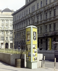 Magyarország, Budapest V., Ferenciek tere (Károlyi Mihály utca) a Kossuth Lajos utca felé nézve. Hirdetőoszlop a közúti aluljáró mellett., 1977, FŐFOTÓ, színes, Budapest, Fortepan #207109