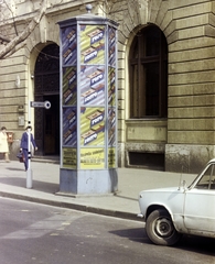 Magyarország, Budapest VI., Teréz körút 51. (Lenin körút 105.), a felvétel a 62-es posta előtt készült., 1977, FŐFOTÓ, színes, hirdetőoszlop, Budapest, Fortepan #207133