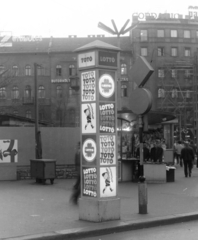 Magyarország, Budapest VI.,Budapest V., Nyugati (Marx) tér, háttérben a 6., 7. és 8. számú épületek., 1977, FŐFOTÓ, Budapest, Fortepan #207153