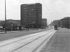 Magyarország, Budapest XII., az Alkotás utca a Nagyenyed utca irányából a Márvány utca felé nézve., 1977, FŐFOTÓ, Budapest, épület, benzinkút, villamos, Fortepan #207176