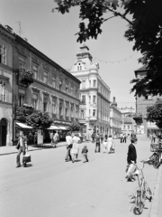 Magyarország, Győr, Baross Gábor (Lenin) út a Király (Alkotmány) utca felé nézve, előtérben a Kazinczy utca kereszteződése., 1977, FŐFOTÓ, Fortepan #207238