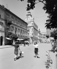 Magyarország, Győr, Baross Gábor (Lenin) út a Király (Alkotmány) utca felé nézve, előtérben a Kazinczy utca kereszteződése., 1977, FŐFOTÓ, Fortepan #207239