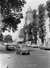 Magyarország, budai Vár, Budapest I., Hess András tér, jobbra a Hilton szálló és a középkori Szent Miklós-templom tornya., 1977, FŐFOTÓ, Budapest, Fortepan #207252