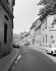 Magyarország, budai Vár, Budapest I., Hess András tér, szemben a Fortuna utca, távolabb az Országos Levéltár épülete., 1977, FŐFOTÓ, Budapest, Fortepan #207253