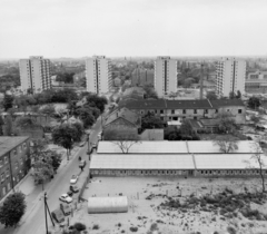 Magyarország, Budapest XX., kilátás a János utca 51-53. számú házból, előtérben az Ady Endre út. Balra a Szakorvosi Rendelőintézet, távolban az evangélikus templom látszik., 1979, FŐFOTÓ, Budapest, Fortepan #207321