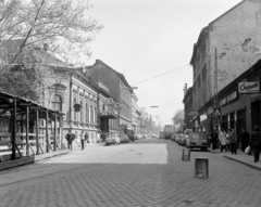 Magyarország, Budapest X., Kőrösi Csoma sétány a Szent László (Pataky István) tér felé nézve, balra a Szivárvány Áruház., 1979, FŐFOTÓ, Budapest, órás, Fortepan #207339