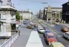 Magyarország, Budapest V.,Budapest IX., a Szabadság híd pesti hídfője, szemben a Fővám (Dimitrov) tér és a Vámház (Tolbuhin) körút, jobbra a Központi Vásárcsarnok., 1979, FŐFOTÓ, színes, Ikarus-márka, Ganz UV, Budapest, Best of, villamos, Ikarus 280, Fortepan #207352