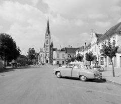 Magyarország, Kőszeg, Fő (Köztársaság) tér, szemben a Jézus Szíve-templom., 1967, FŐFOTÓ, Wartburg-márka, Wartburg 311/312, kerékpár, Fortepan #207390