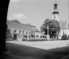 Magyarország, Kőszeg, Jurisics tér, balra a Városháza, jobbra a Szent Imre-templom és a Mária-oszlop., 1967, FŐFOTÓ, Fortepan #207395