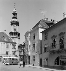 Magyarország, Sopron, Fő (Beloiannisz) tér, jobbra a Gambrinus-ház, háttérben a Tűztorony., 1967, FŐFOTÓ, Fortepan #207396