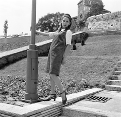 Magyarország, Budapest I., sétány a Déli nagy rondella alatt, jobbra fent a Déli nagy rondella kaputornya., 1967, FŐFOTÓ, Budapest, reklámfotó, divatfotózás, póz, Fortepan #207446