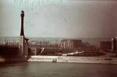 Magyarország, Budapest XI., Petőfi (Horthy Miklós) híd budai hídfő, Haditengerészeti Hősi Emlékmű., 1942, Fortepan, színes, emlékmű, katonaság, látkép, hídfő, Duna, világítótorony, Budapest, Duna-híd, Álgyay Hubert Pál-terv, Fortepan #20747