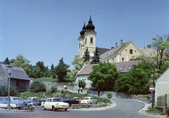 Magyarország,Balaton, Tihany, Kossuth Lajos utca, szemben a mai Borsos Miklós tér, fent a Bencés Apátság., 1967, FŐFOTÓ, színes, Fortepan #207619