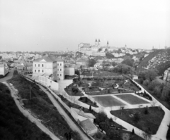 Magyarország, Veszprém, kilátás a Viaduktról a Vár felé, előtérben a Davidikum és annak a parkja., 1968, FŐFOTÓ, Fortepan #207660