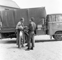 Magyarország, Pilisborosjenő, balra Sinkovics Imre színművász Dobó István jelmezében, a felvétel az Egri csillagok című film forgatásakor készült., 1968, FŐFOTÓ, filmforgatás, Fortepan #207679