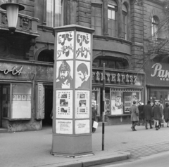 Magyarország, Budapest VII., az Erzsébet (Lenin) körút 32-es számú ház., 1968, FŐFOTÓ, hirdetőoszlop, Budapest, filmplakát, Fortepan #207765