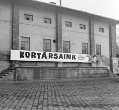 Magyarország, Budapest VIII., Orczy tér, Józsefvárosi pályaudvar. A Fővárosi Moziüzemi Vállalat (FŐMO) által forgalmazott film plakátja., 1968, FŐFOTÓ, Budapest, filmplakát, Fortepan #207777