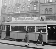 Magyarország, Budapest VII., Erzsébet (Lenin) körút, háttérben a 29. és 27-25. számú ház., 1968, FŐFOTÓ, Budapest, filmplakát, Fortepan #207778