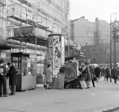 Magyarország, Budapest VIII., a Kálvin tér a Baross utca torkolata felé nézve., 1968, FŐFOTÓ, állvány, Budapest, Fortepan #207783