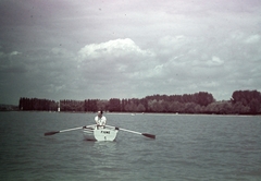 Magyarország, Balatonkenese, Balaton part a Székesfővárosi tisztviselők üdülőtelepe (később Honvéd üdülő) előtt., 1940, Fortepan, színes, csónak, evezés, Fortepan #20780