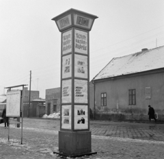 Magyarország, Óbuda, Budapest III., Szentendrei út, a Fővárosi Moziüzemi Vállalat (FŐMO) által forgalmazott filmek hirdetőoszlopa a Miklós utcai autóbusz-végállomáson., 1968, FŐFOTÓ, Budapest, filmplakát, Fortepan #207829