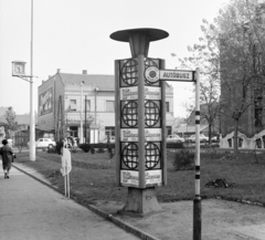 Magyarország, Budapest XX., Kossuth Lajos utca, hirdetőoszlop a Kerületi Tanács (később Polgármesteri Hivatal) épülete előtt lévő buszmegállónál., 1968, FŐFOTÓ, Budapest, Fortepan #207870