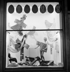 Hungary, Budapest V., Kossuth Lajos utca 7-9., Úttörő Áruház., 1969, FŐFOTÓ, Show window, Budapest, mannequin, Easter, Fortepan #207973