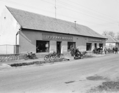 Hungary, Dabas, Szent István út 33., Műszaki Áruk és Háztartási Bolt., 1969, FŐFOTÓ, hardware store, appliance store, bicycle, Fortepan #207989